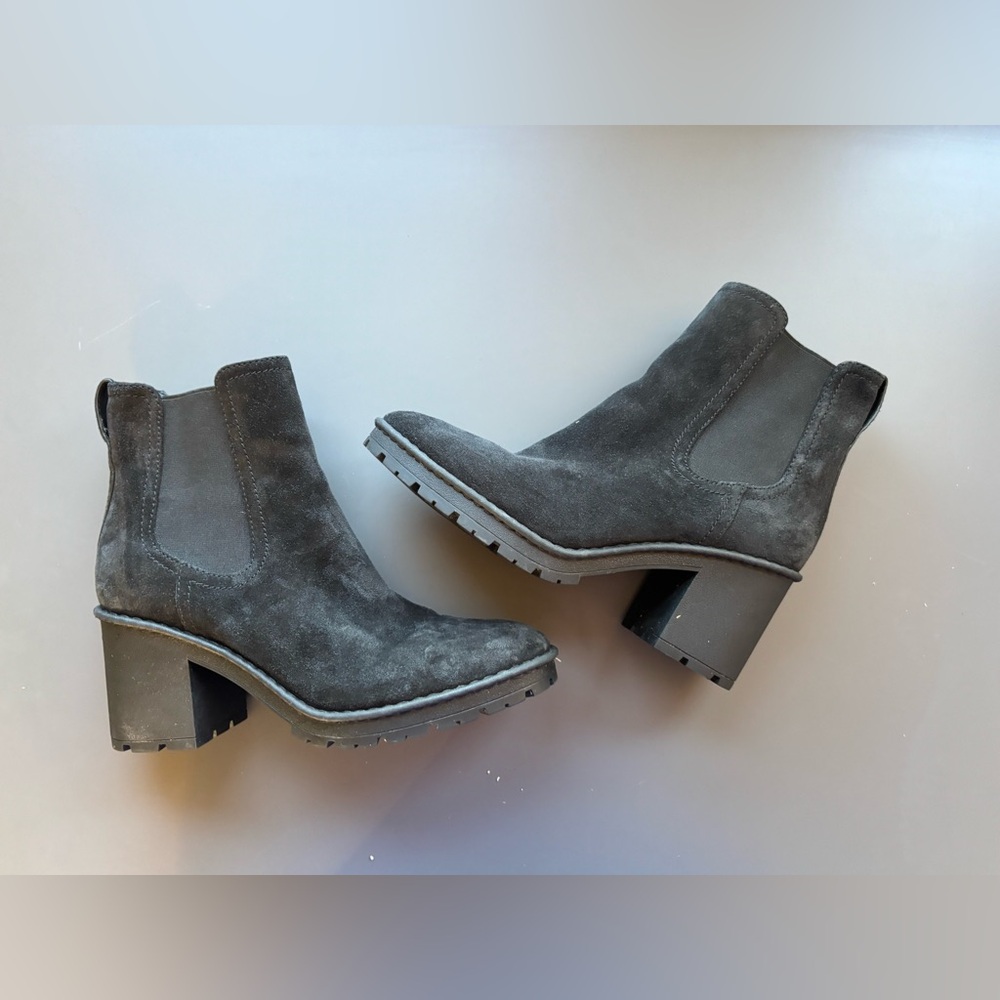 Vince. Heeled Suede Chelsea Boot- 6 - Picture 3 of 10